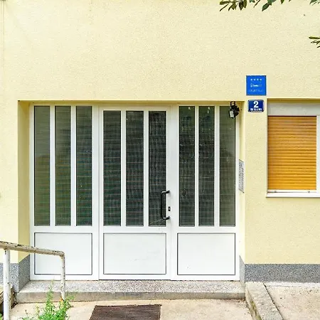 No.15 Apartment *